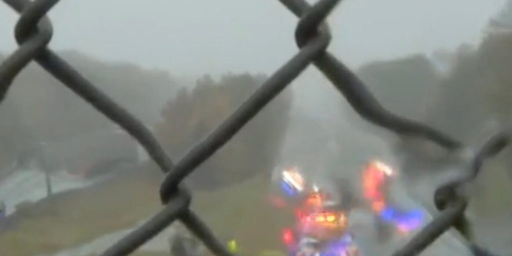 Incidente Aereo Mortale in Massachusetts: Due Persone Decedute e Traffico Bloccato