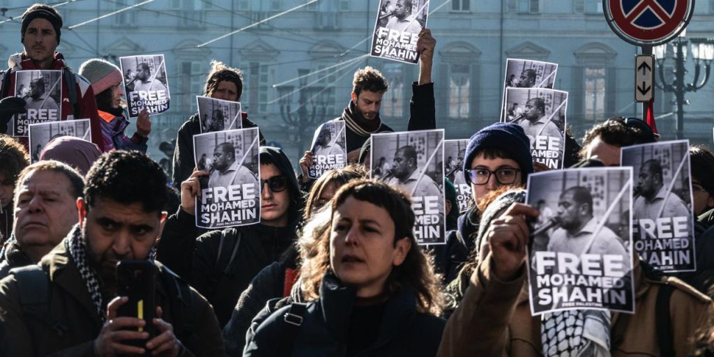 Proteste a Torino per l'imam Mohamed Shahin: decreto di espulsione emesso