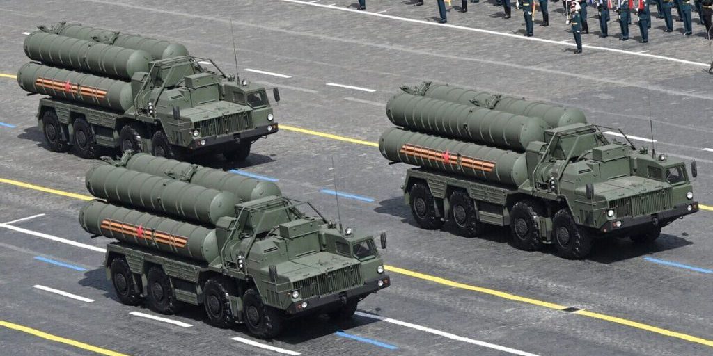 L'Intelligenza Artificiale Rivoluziona la Strategia Militare: Impatti e Conseguenze