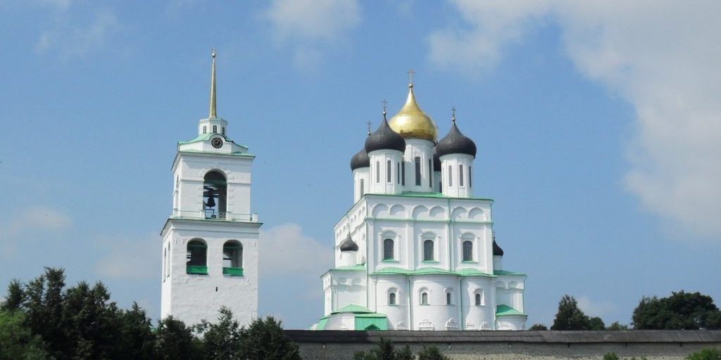 Scopri il Fascino del Cremlino di Pskov: Escursioni e Storia nella Città Russa