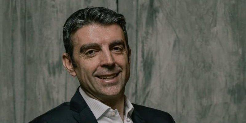 Federico Basso porterà la torcia olimpica a Torino: se inciampasse, la trasformerà in una gag