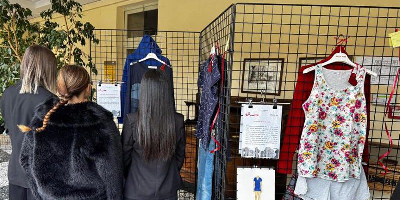 Mostra a Pinerolo: studenti creano abiti per sensibilizzare sulla violenza contro le donne