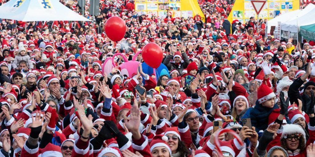 Gabry Ponte al Raduno dei Babbi Natale: un evento solidale per l'ospedale infantile di Torino