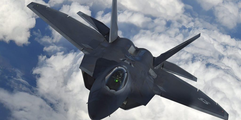 Истребители F-22 стоят дороже небоскреба, и вот почему