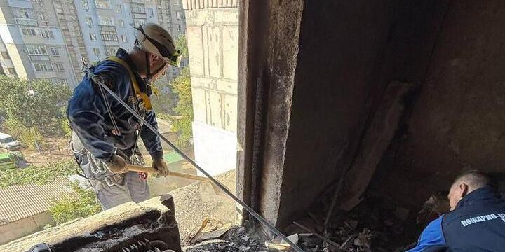 Пензенцы приступили к ремонтным работам в доме на улице Шевченко в Токмаке