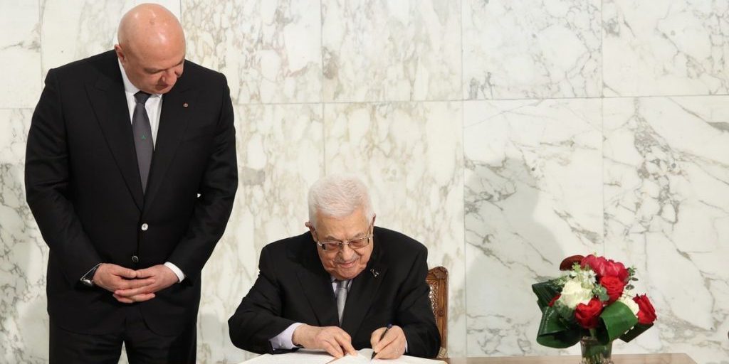 Richiesta di disarmo in Palestina: il Presidente chiede al movimento Hamas di consegnare le armi per promuovere la pace nella regione