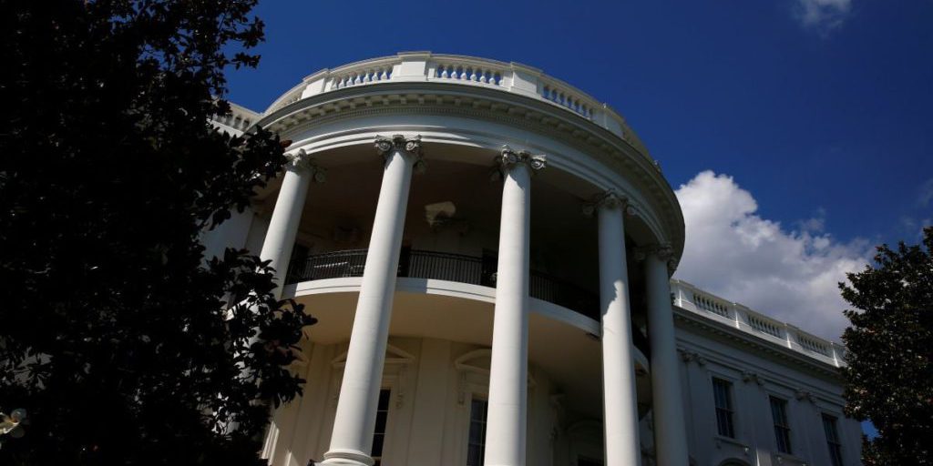 Trump chiede a Kiev di firmare il piano di pace entro il 27 novembre