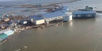 Inondazioni in Alaska: il villaggio di Kipnuk sommerso dopo la cancellazione dei fondi per la protezione