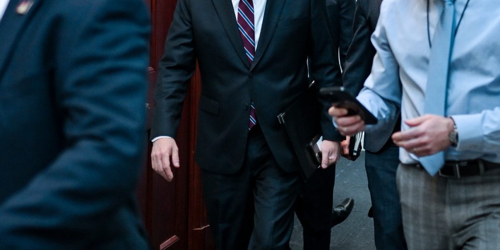 Repubblicani presentano proposta di legge che limita le restrizioni sul trading di azioni da parte dei legislatori