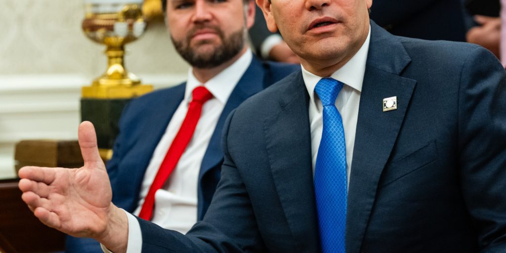 USA: Stato indaga su gruppi di sinistra per designarli terroristici in seguito all'ordine di Trump