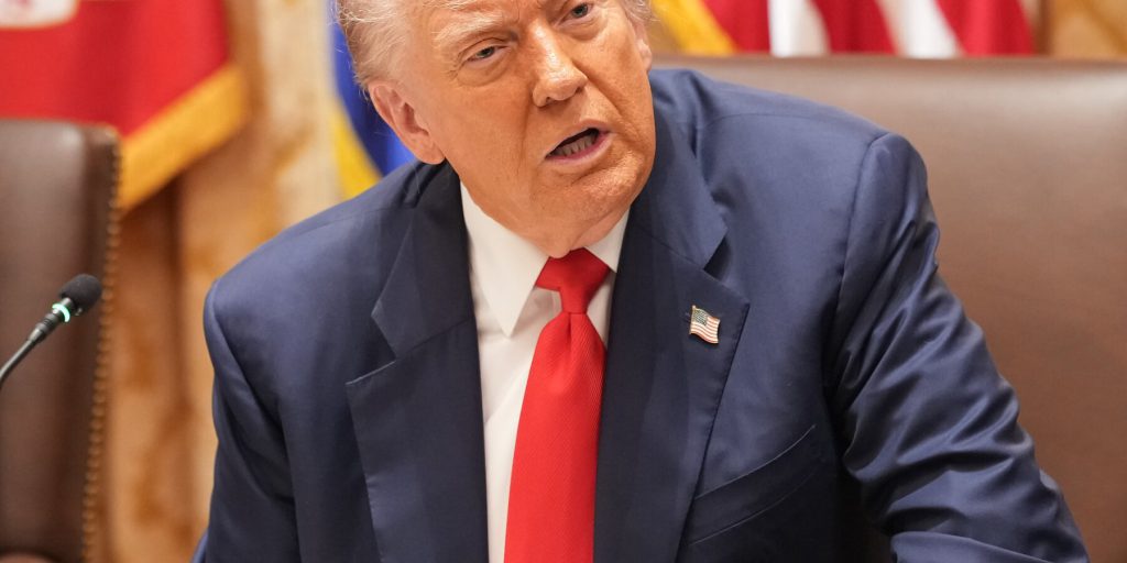 Stallo Politico negli Stati Uniti: Trump Minaccia di Tagliare i Programmi dei Democratici mentre la Chiusura del Governo Prosegue