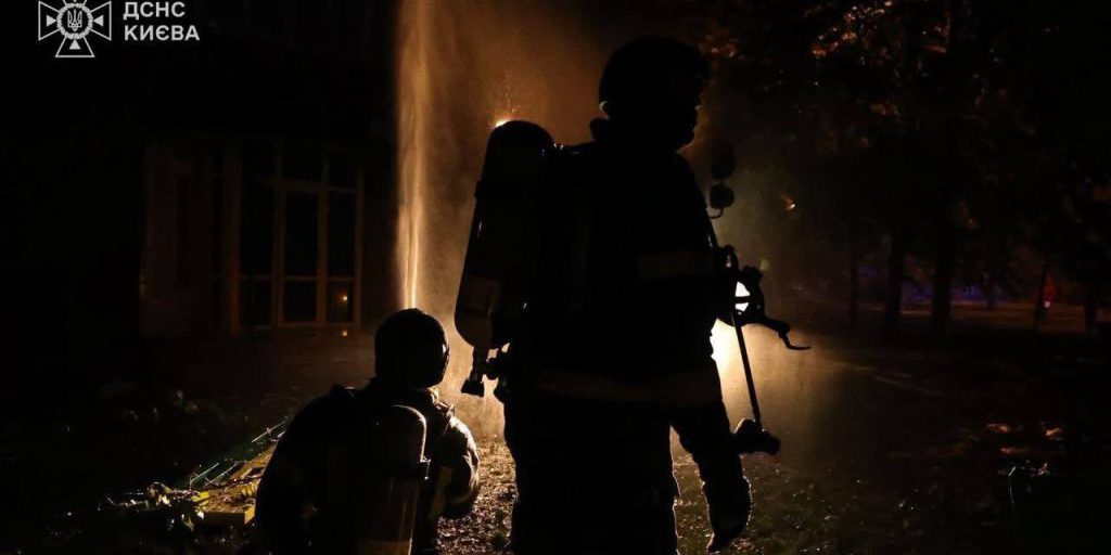 Attacco notturno russo a Kyiv: due morti e cinque feriti, tra cui un bambino di due anni