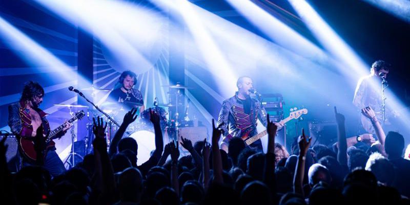 I Ministri: La Musica della Speranza che Unisce le Generazioni