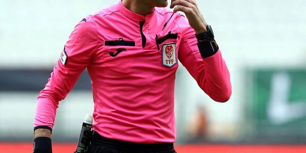 Accuse di Gioco d'Azzardo contro 152 Arbitri di Calcio: Una Crisi di Integrità nel Mondo del Calcio