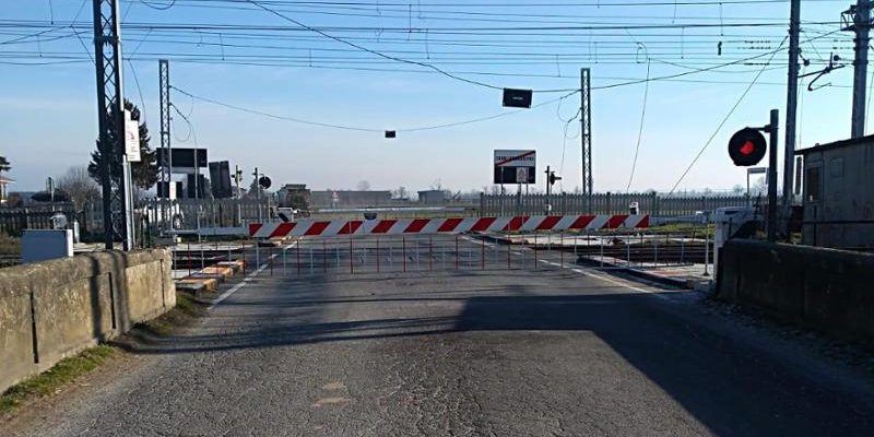 Guasto ferroviario: 30 corse annullate, autobus sostituiti e chiusura passaggio a livello a Cavallermaggiore