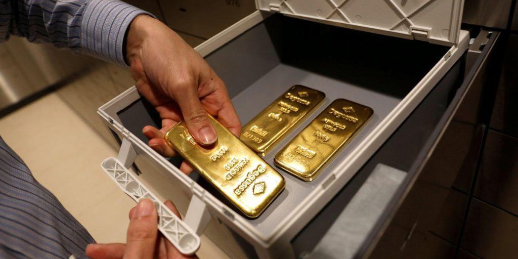 Самое большое падение за 12 лет: цены на золото резко обвалились