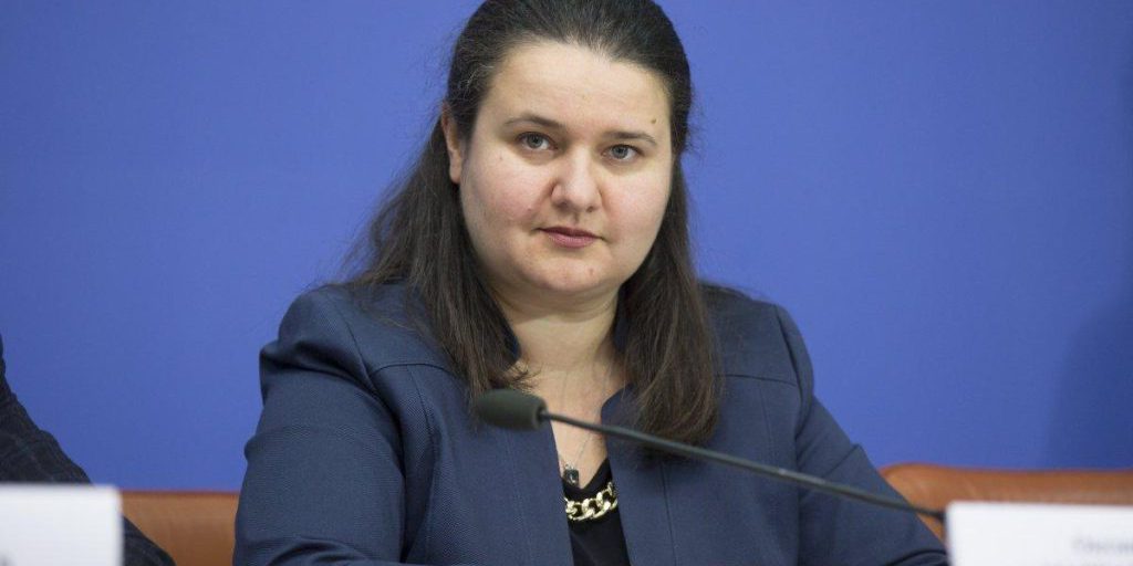 Zelensky nomina l'ex ambasciatore ucraino negli Stati Uniti Markarova come consigliere per il recupero e gli investimenti