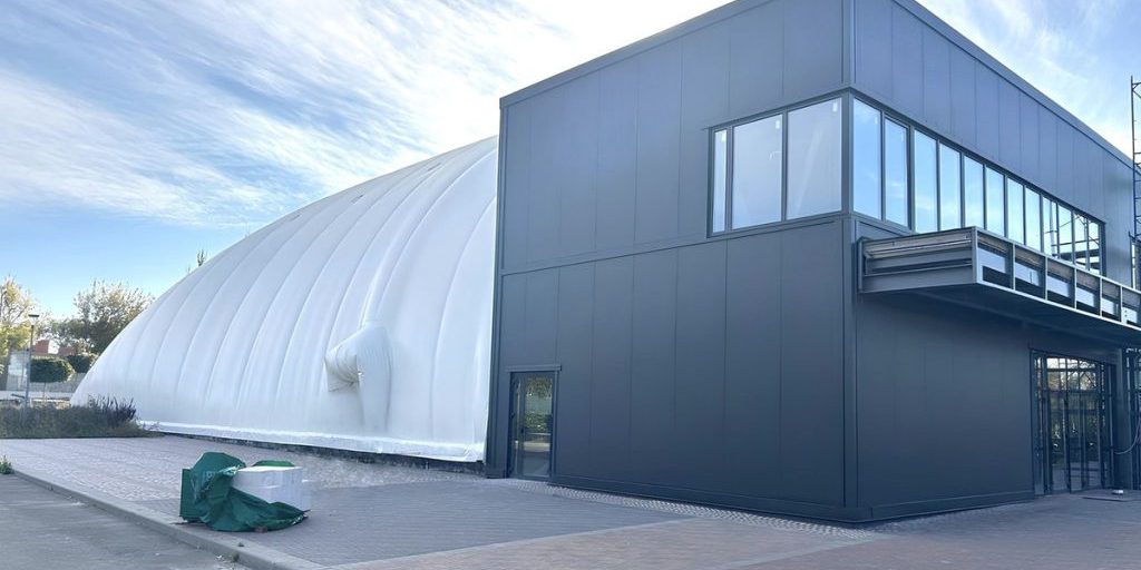 На мариупольской ледовой арене смонтирован новый купол