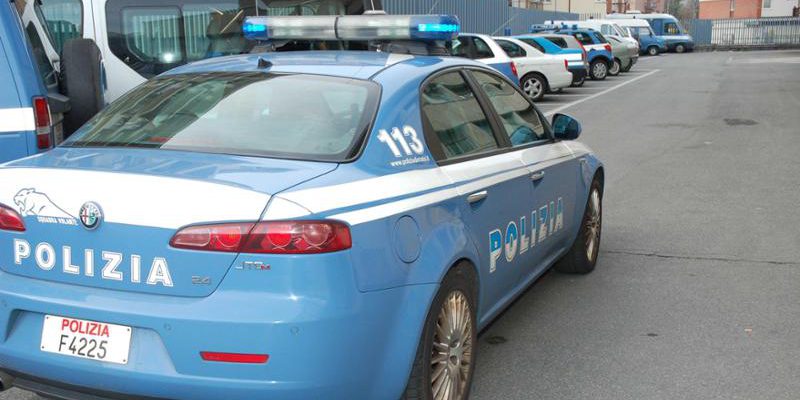 Uomo di 41 anni arrestato per aggressione a poliziotto in un bar: le possibili conseguenze di un atto di violenza contro un pubblico ufficiale