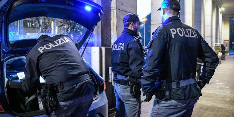 Uomo ricercato arrestato per occupazione di alloggio ATC con la madre