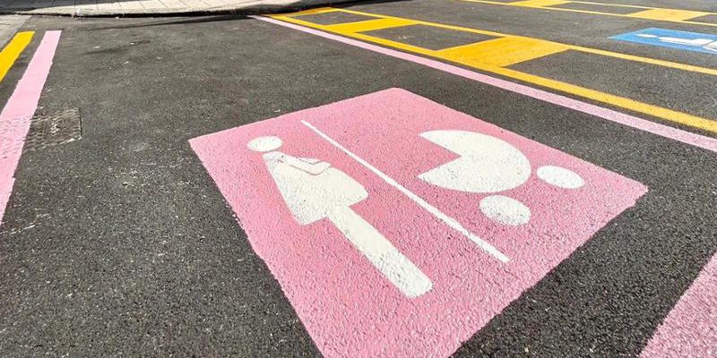 Parcheggi rosa a Torino: posti gratuiti per donne in gravidanza e genitori di bambini sotto i due anni