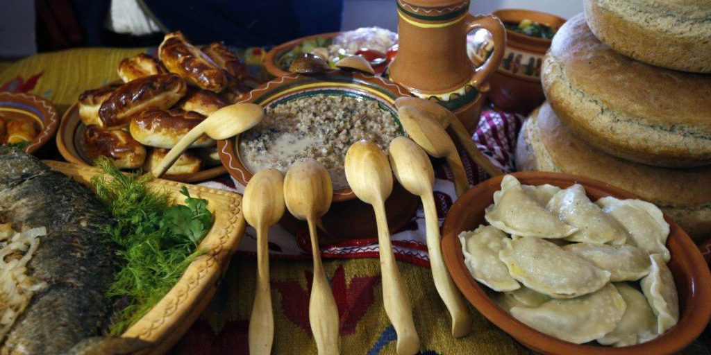 Costo di preparare 12 piatti per la Vigilia: pesce in aumento, verdure più economiche