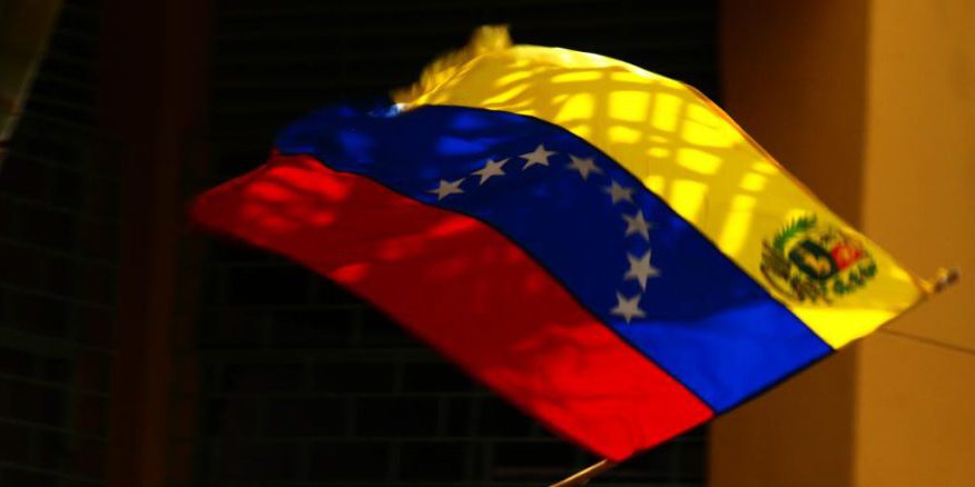 Caracas: esplosioni notturne, attivazione difesa aerea e attacco alla residenza del ministro della difesa