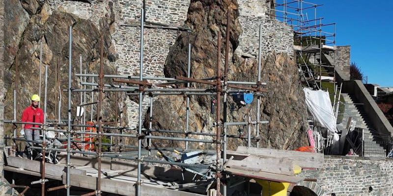 Ascensore in costruzione per i cinque piani dell'Abbazia di San Michele: 400.000 euro di lavori