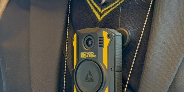 Bodycam anti-aggressione per i controllori Gtt, da oggi telecamere accese su bus, tram e metro