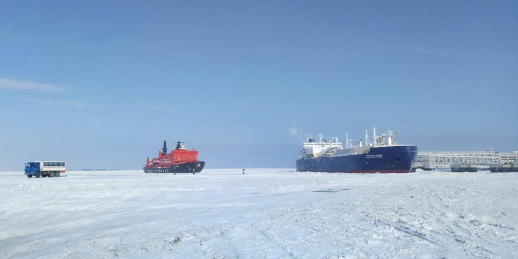 Putin invia tutti i rompeghiaccio russi all'Artico, secondo un ufficiale della Royal Navy