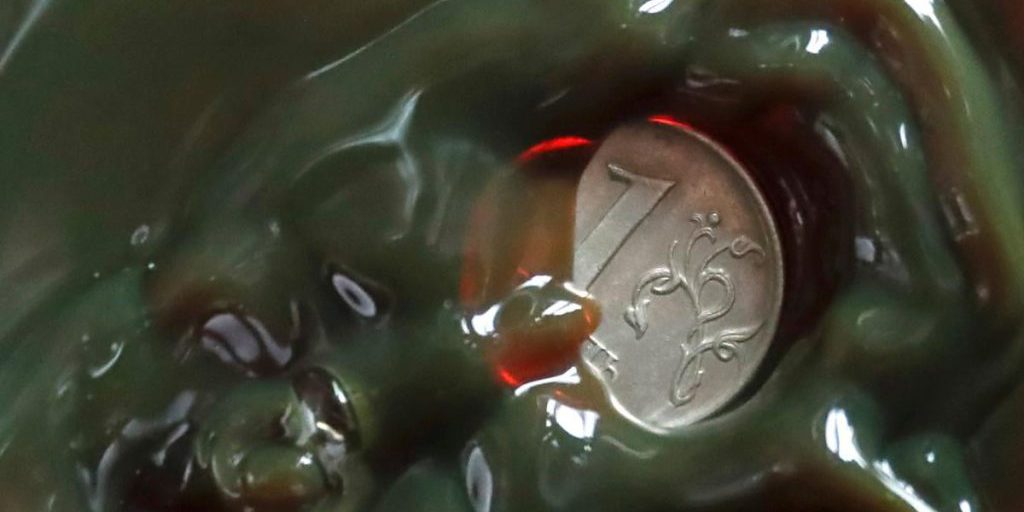 Le vendite di petrolio russo via mare diventano non redditizie a causa delle sanzioni internazionali