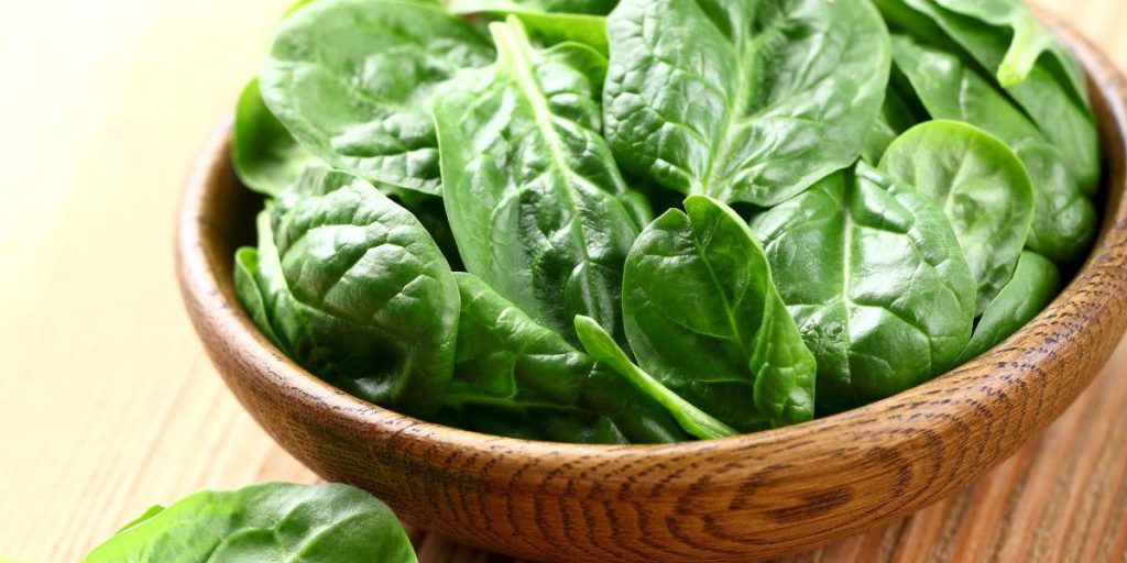 Ridurre l'amarezza dello spinacio: un metodo semplice al posto della bollitura