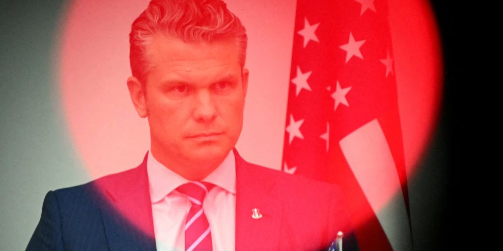 Tensioni tra Stati Uniti e Russia: Hegseth Minaccia di Imporre "Costi" in Caso di Fallimento dei Tentativi di Pace