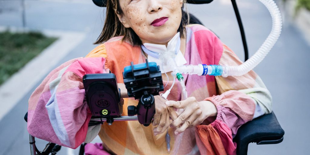 Alice Wong, scrittrice e attivista per i diritti delle persone con disabilità, muore a 51 anni