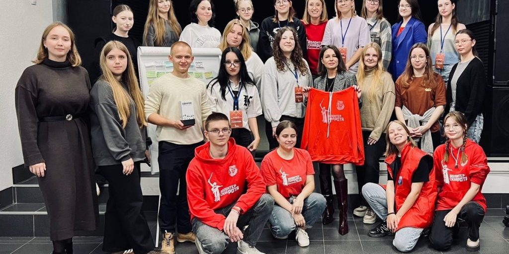La Scuola degli Attivisti di Kostroma: Un Progetto di Successo per lo Sviluppo Sociale dei Giovani