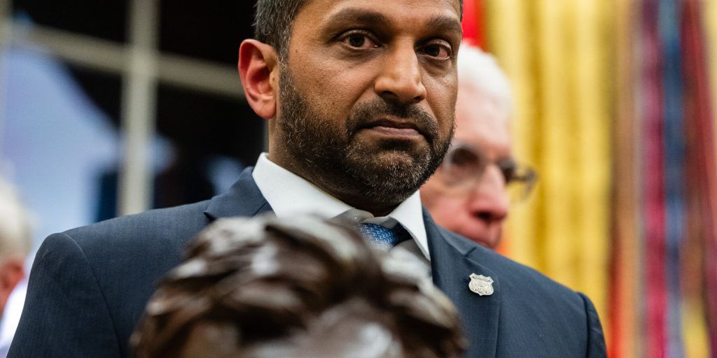 Kash Patel, direttore del FBI, pubblicizza il bureau: nasce il dubbio sulla sua competenza