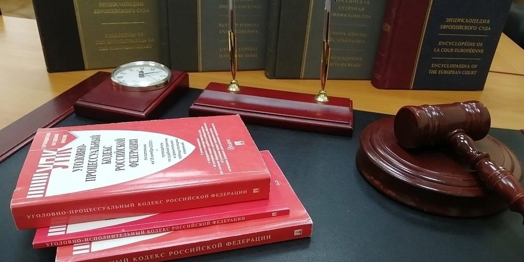 Donna condannata per traffico di sostanze illegali: una storia di giustizia e sfide sociali