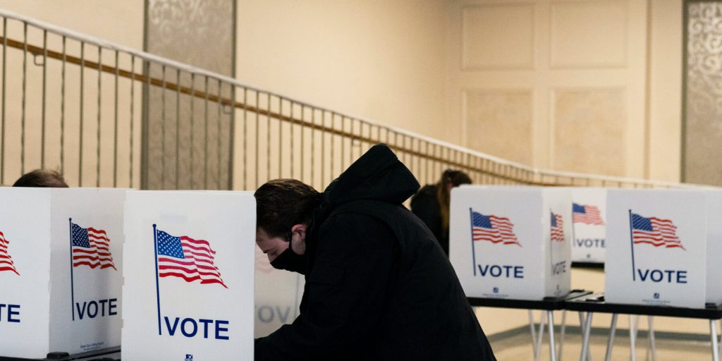 Giudice del Wisconsin autorizza procedura legale contro consiglieri di Trump per uso di elettori finti