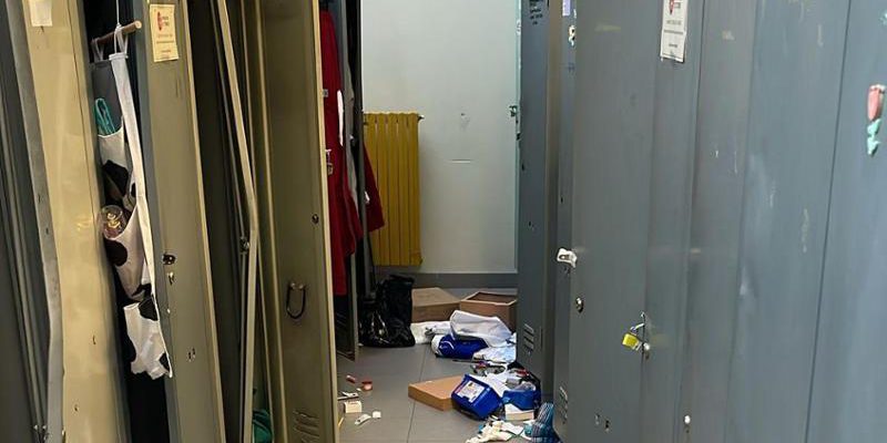 Furto all'ospedale Sant'Anna: oltre cento armadietti del personale scassinati e svuotati nella notte