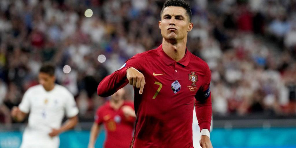 Роналду стал первым миллиардером-футболистом: в Bloomberg объяснили, как ему это удалось