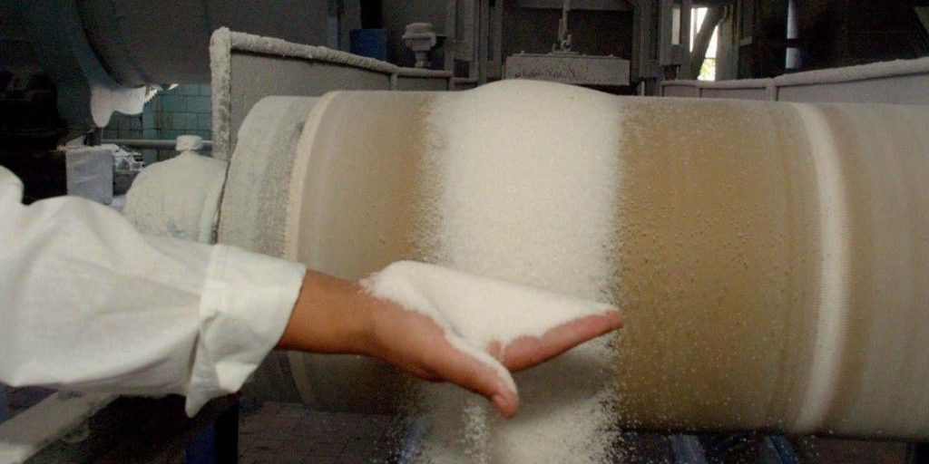 Prezzi del zucchero al mondo diminuiscono dopo il 2017 a causa di eccesso di produzione