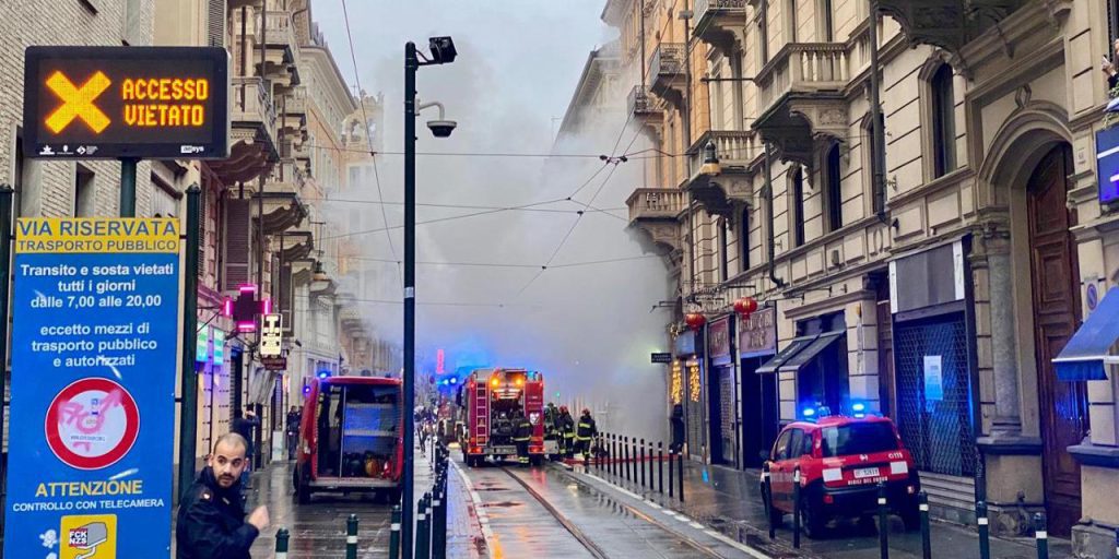 Incendio nei magazzini Pam di via XX Settembre, Torino: fumo e strade invase