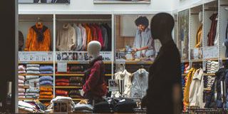 Fast Retailing (Uniqlo), risultati record per il quarto anno consecutivo: crescono ricavi e margini operativi