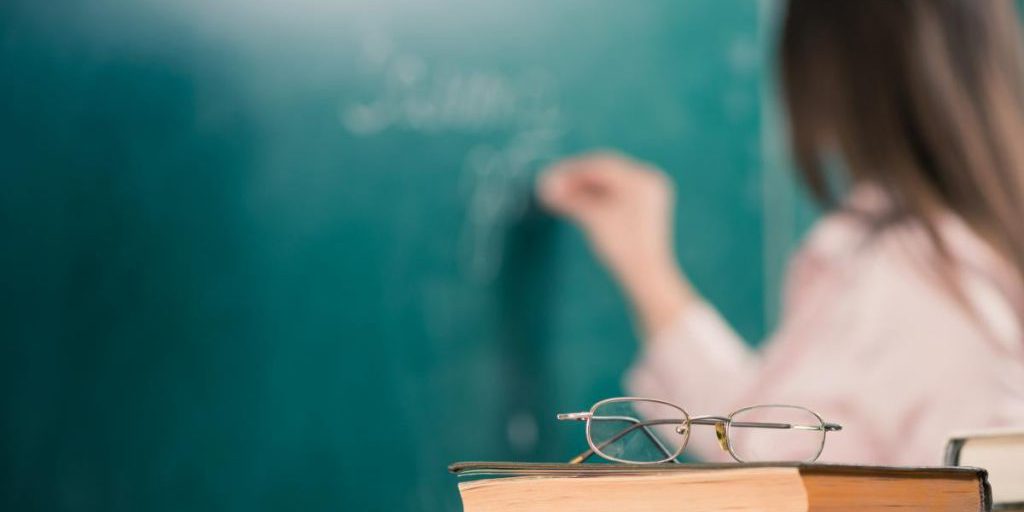 Учитель без стажа получает менее 10 тысяч гривен, - нардеп