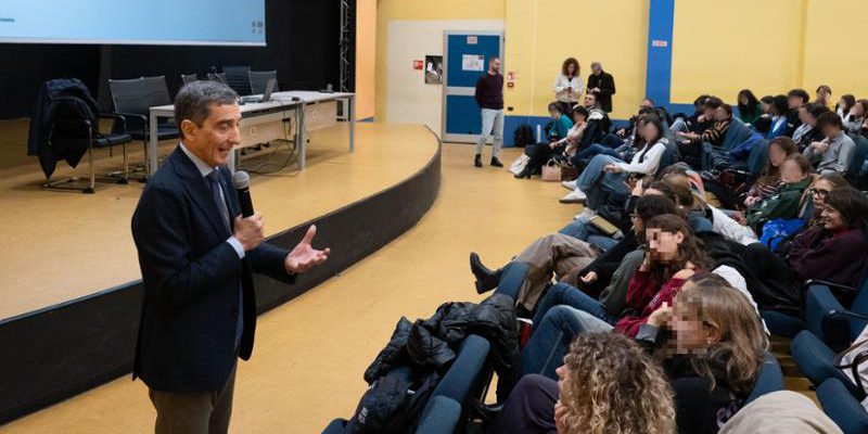 Liceo Alfieri ospita tre incontri sulla prevenzione del cancro: sonno, alcol, droghe e fumo