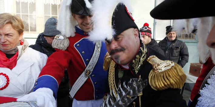 Leader di Noi Moderati squalificato per 6 mesi dopo aver sputato su un avversario durante una partita di calcio