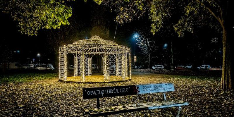 Luci natalizie nelle periferie: 10 installazioni illuminate con mappa