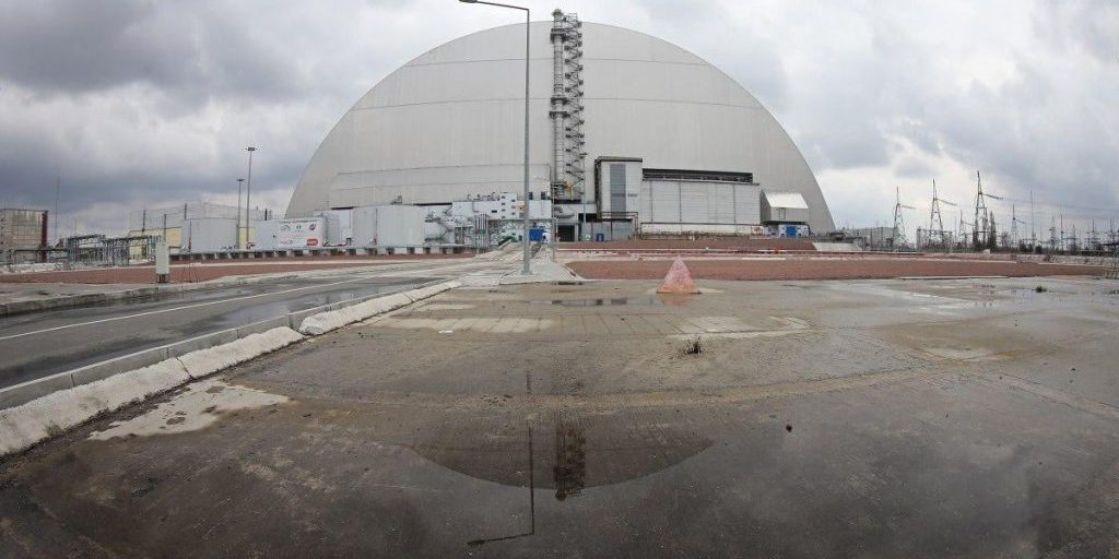 Attacco al rifugio di Černobyl': esperti valutano il rischio di perdita di radiazioni e possibili conseguenze per l'ambiente e la sicurezza