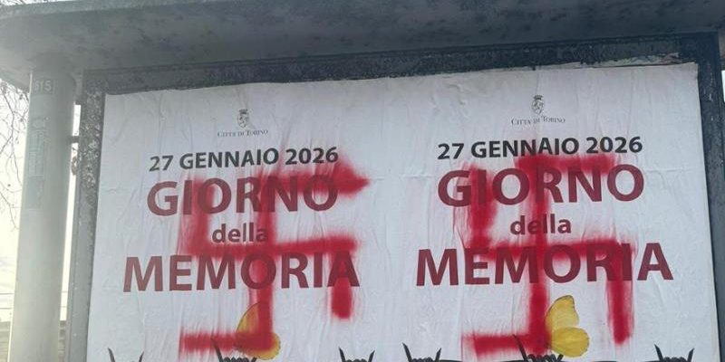 Swastiche trovate su manifesti della Giornata della Memoria a Torino