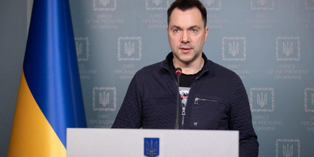 Москва объявила Арестовича в розыск: в ответ он набросился на украинцев и россиян